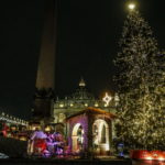 Natal: Presépio e árvore são convites à «contemplação», a encontrar raízes e a permanecer no «espanto da pequenez»