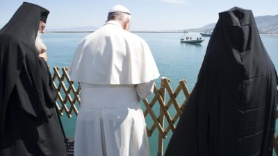 Grécia: Papa vai ao encontro de refugiados e da minoria católica