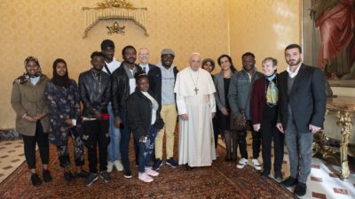 Igreja: Papa recebeu migrantes e refugiados que deixaram o Chipre graças à ajuda do Vaticano (c/vídeo e fotos)