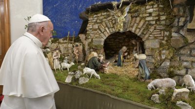 Natal: «Jesus nasce próximo dos esquecidos das periferias» - Francisco