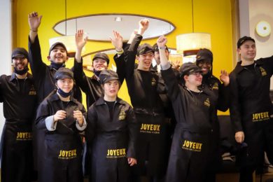 Pessoa com Deficiência: «Café Joyeux» abriu portas em Portugal para mostrar que inclusão no trabalho é possível