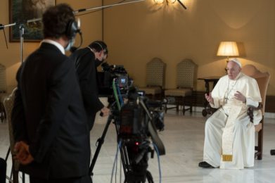 Media/Natal: «Stories of a Generation» traz diálogos inéditos entre o Papa, idosos e jovens