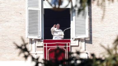 Vaticano: Papa desafia católicos a ver mundo do «ponto de vista de Deus»
