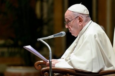 Santa Sé: Papa Francisco alerta que a pandemia “não é desculpa” para negligenciar a justiça no trabalho