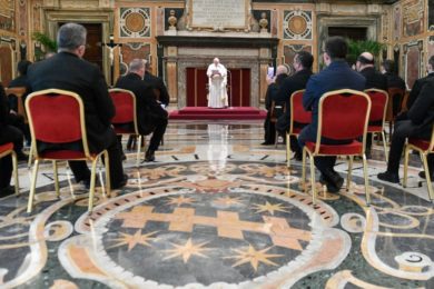 Vaticano: Papa pediu «Igreja hospital de campanha» e fim das «fofocas»