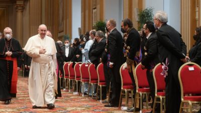 Vaticano: Papa lamenta «crise de confiança» na diplomacia