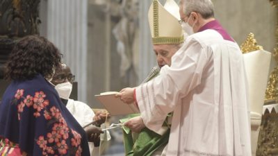Vaticano: Papa destacou importância da Bíblia e criticou políticos que a manipulam, em celebração inédita