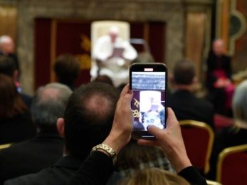 Comunicação: Papa Francisco pede informação baseada na «verdade» e dirigida aos interesses das «pessoas»
