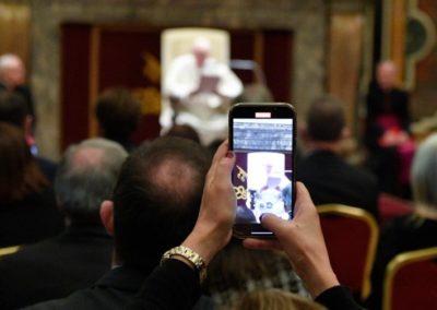 Vaticano: «Comunicação é movimento criativo» e comunicadores devem «arriscar com valores cristãos» - Papa Francisco