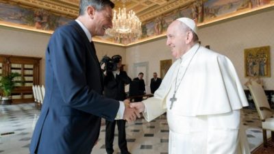 Vaticano: Papa abordou crise da Ucrânia em conversa com presidente da Eslovénia