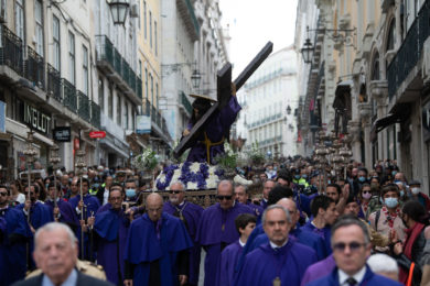 Lisboa: Procissão do Senhor dos Passos da Graça evocou guerra na Ucrânia