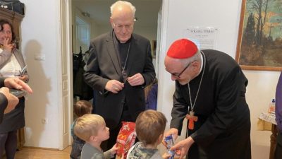 Vaticano: Papa envia cardeal para manifestar solidariedade à Ucrânia