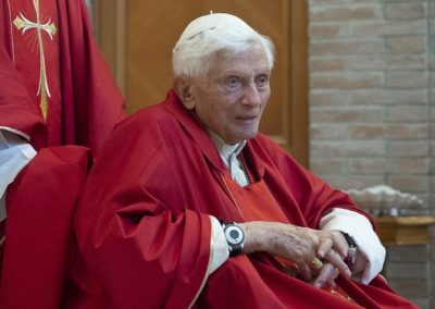 Vaticano: Bento XVI celebra 95 anos, idade inédita na história dos Papas