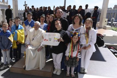 Vaticano: «Que aqueles que detêm o poder de parar a guerra escutem o clamor da humanidade inteira por paz», afirmou o Papa