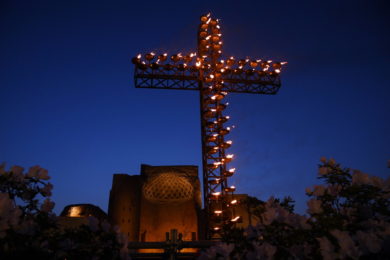 Sexta-feira Santa: Via-Sacra no Coliseu evoca guerra na Ucrânia, em oração pela paz
