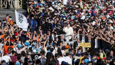 Vaticano: Papa presidiu a festa de jovens, evocando «nuvens» da guerra e da Covid-19, que «esperam a luz da Páscoa» (c/fotos)