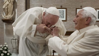 Vaticano: Francisco visitou Bento XVI