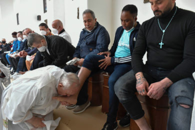 Semana Santa: Papa visitou prisão romana e lavou os pés a 12 reclusos (c/ vídeo e fotos)