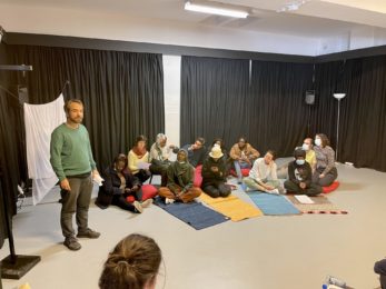 Refugiados: Contar num palco uma «história bizarra» e o sonho de quem chega