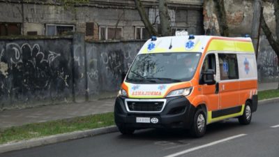 Ucrânia: Enviado do Papa entrega ambulância a centro de cardiologia