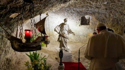 Malta: Papa reza por quem luta pela sobrevivência, «entre as ondas do mar»