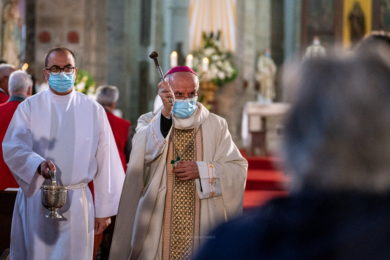 Angra: Núncio Apostólico presidiu à Missa de Domingo de Páscoa na Sé, encerrando semana de celebrações nos Açores