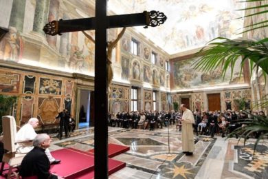 Vaticano: Papa pede discípulos capazes de «transmitir a chama da esperança»