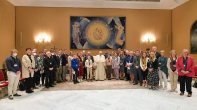 Vaticano: Papa pede harmonia na educação