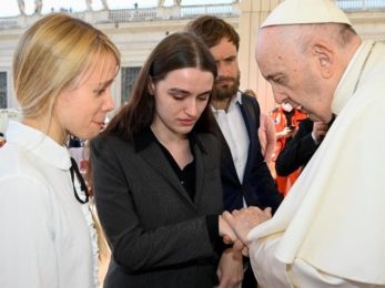 Vaticano: Mulheres de combatentes ucranianos pedem ajuda ao Papa