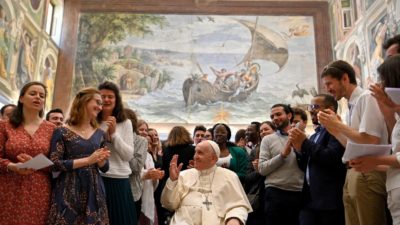 Vaticano: Política é a «arte do encontro», da reflexão, a «formulação de um projeto comum», diz o Papa