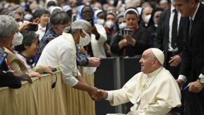 Vaticano: Papa desafia religiosas a assumir papel de «peritas» de comunhão, no processo sinodal