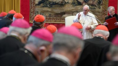 Vaticano: Papa nomeia comissão para rever regulamento geral da Cúria Romana