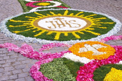 Açores: Ouvidoria da Povoação celebra solenidade de Corpo de Deus com os símbolos da JMJ