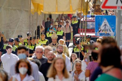 Lisboa: Procissão de Santo António regressou à rua, com pedidos de saúde e de paz (c/fotos)