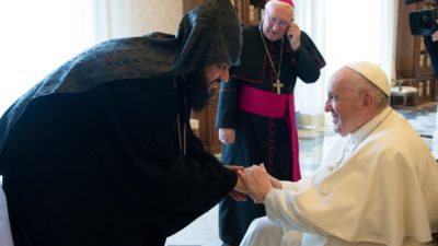 Ecumenismo: Papa apresenta quatro pontos cardeais da «plena comunhão», em encontro com jovens sacerdotes e monges