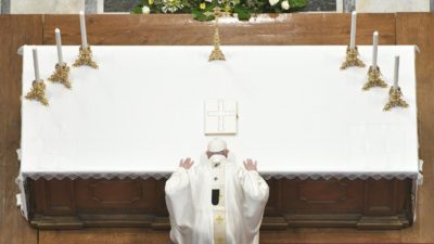 Vaticano: Papa pede fim das «polémicas», em novo documento sobre a Liturgia