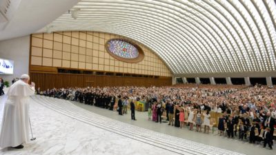 Vaticano: «Tudo na Igreja, nada fora da Igreja», pede o Papa