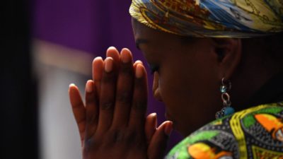 Vaticano: Papa pede desculpa por adiamento de viagem a África