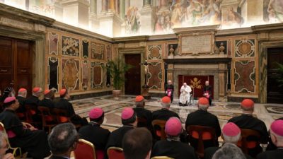 Vaticano: Papa aponta ao diálogo entre religiões como condição para a paz