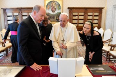 Vaticano: Papa recebeu príncipes do Mónaco