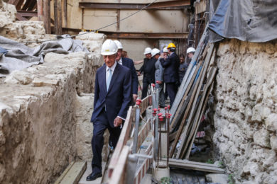 Património: Presidente da República visitou obras do claustro da Sé de Lisboa (c/fotos)