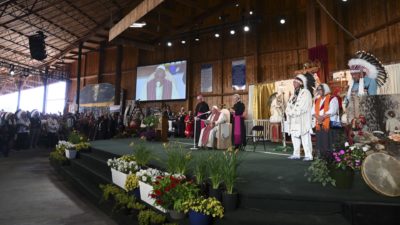 Canadá: Papa evoca «terríveis efeitos da colonização» (c/fotos e vídeo)