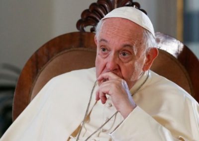 Vaticano: Papa elogia reformas financeiras