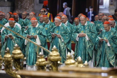 Vaticano: Papa apontou a importância da «admiração de estar na Igreja, de ser Igreja», ao Colégio Cardinalício