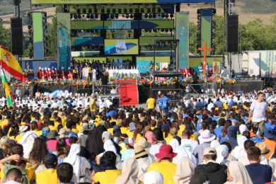 Santiago de Compostela: Jovens desafiados à «revolução da fraternidade» e convocados para a JMJ Lisboa 2023 (c/fotos e vídeo)