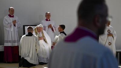 Itália: Papa pede Igreja marcada pela humildade e misericórdia (c/vídeo e fotos)