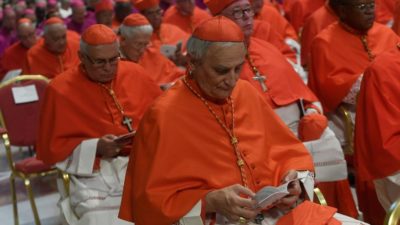 Vaticano: 197 cardeais e patriarcas participam em reunião convocada pelo Papa