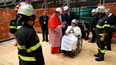 Itália: Papa visitou Áquila, 13 anos depois do terramoto que destruiu a cidade (c/fotos)