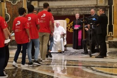 Vaticano: 32 jovens da Paróquia de Palhais/Santo António foram recebidos em audiência pelo Papa (c/vídeo)