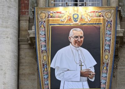Vaticano: Papa pede Igreja «sorridente», como o Beato João Paulo I (c/fotos)